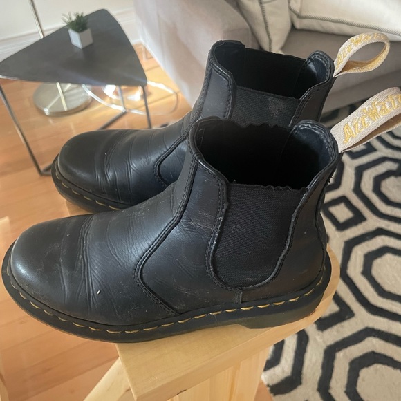 Doc Marten vegan Chelsea boot - Picture 2 of 5